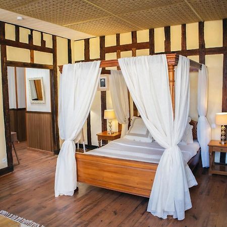 Cafe De France Bed & Breakfast Eauze Екстериор снимка